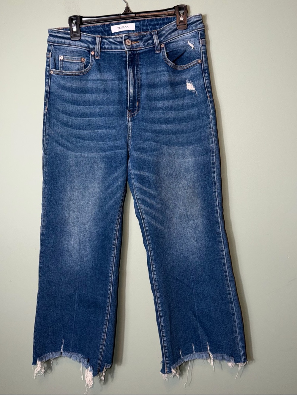 Zenana Outfitters Women’s Mid-Rise Blue Cropped Straight Jeans Raw Hem Size 30